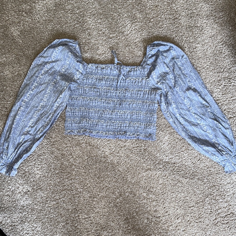 Blue AEO puff shirt size L